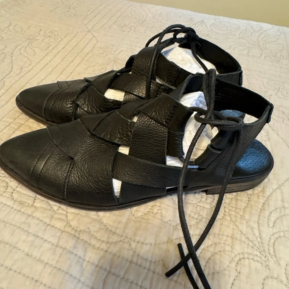 Free People Black Flats with Criss-Cross Design - Picture 2 of 9